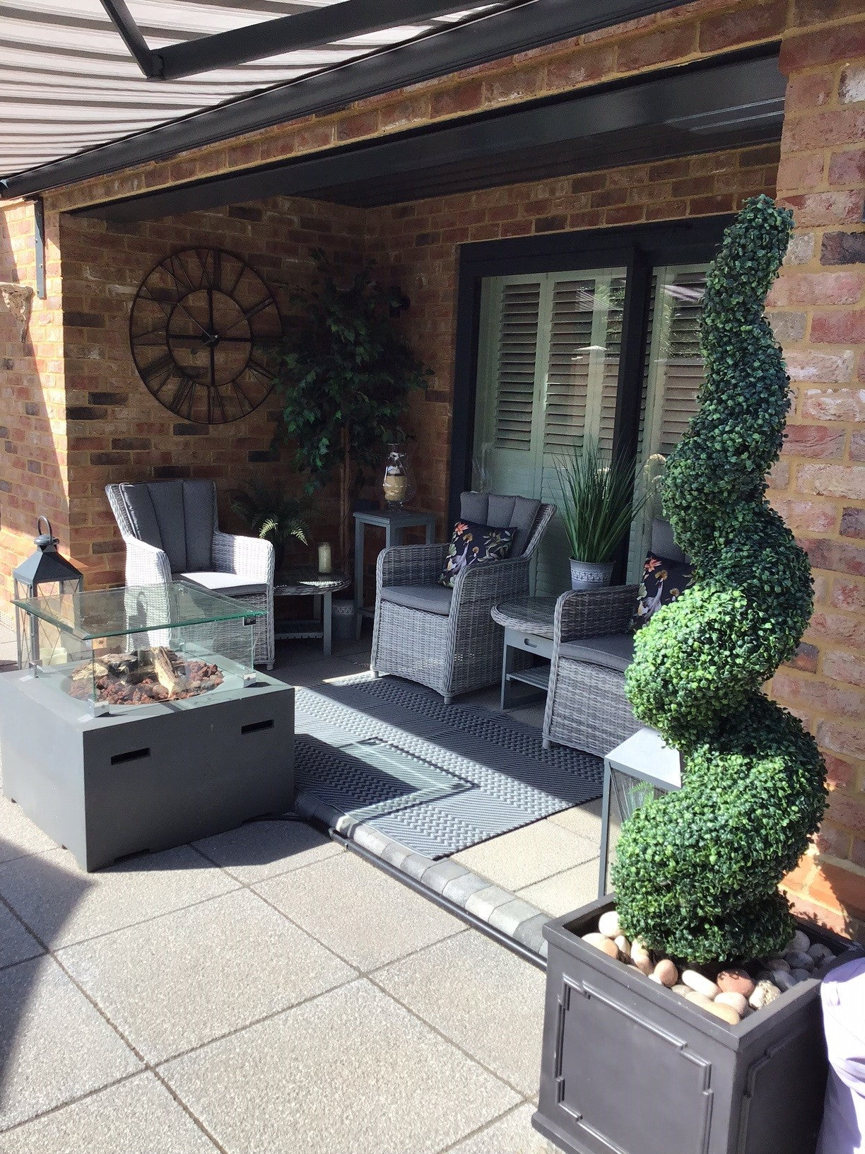 Green all year: A guide to decorating with artificial plants